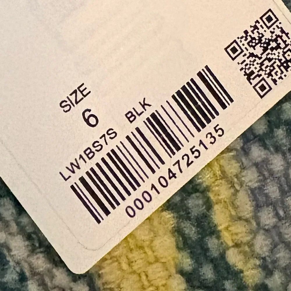 NWT Lululemon All Love Tank *Striped Mesh Black 6 - Picture 4 of 4